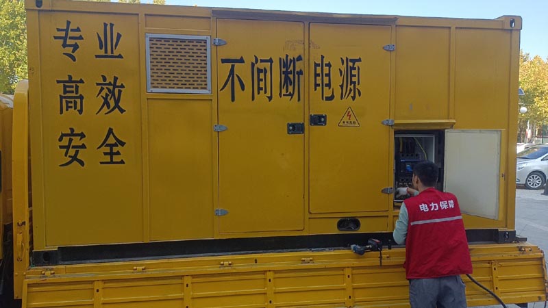 武都柴油发电机组和UPS电源配合使用时，如何避免切换过程中的电力中断？
